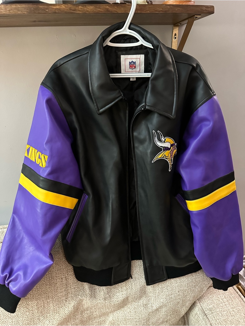 Vintage 90s Vikings NFL Faux Leather Bomber Jacket Men’s Large Zipup
